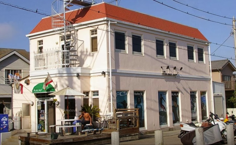 <span>【神奈川県】THE USA SURF</span>湘南にある老舗サーフショップ！ザ・ユーエスエー・サーフ。お店は海の目の前！サーフィンスクールも常時開催中。